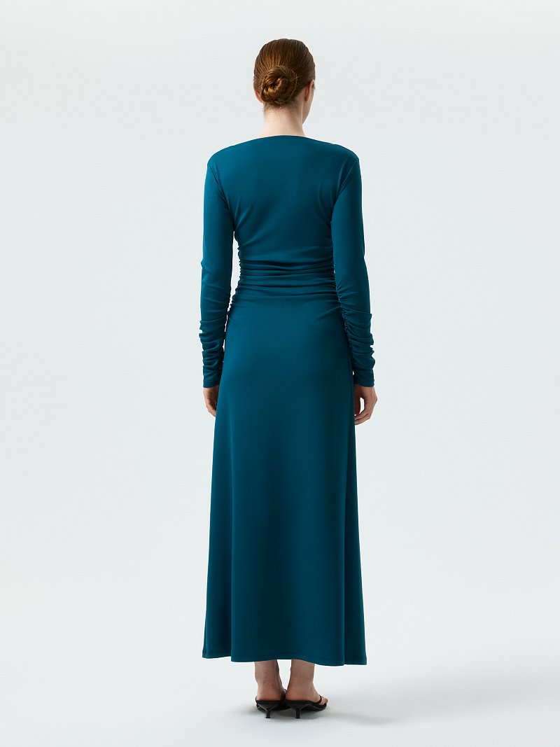 Трикотажное платье с драпировками