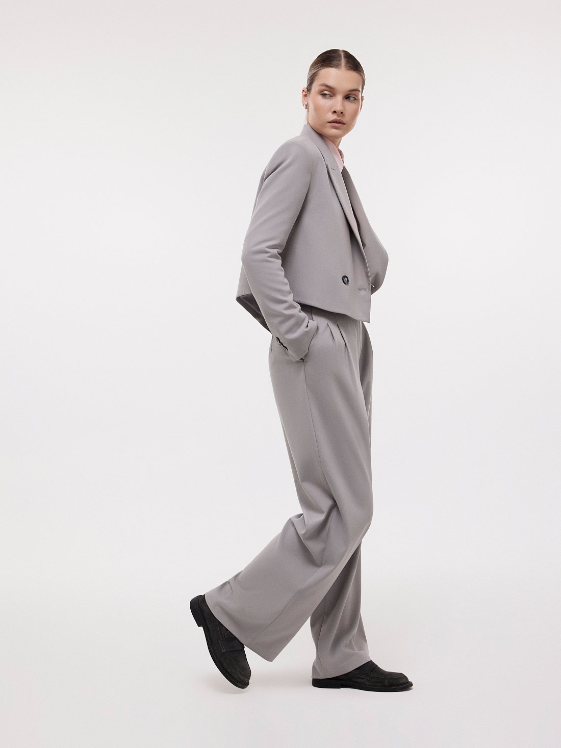 Прямые брюки с защипами: фото №1