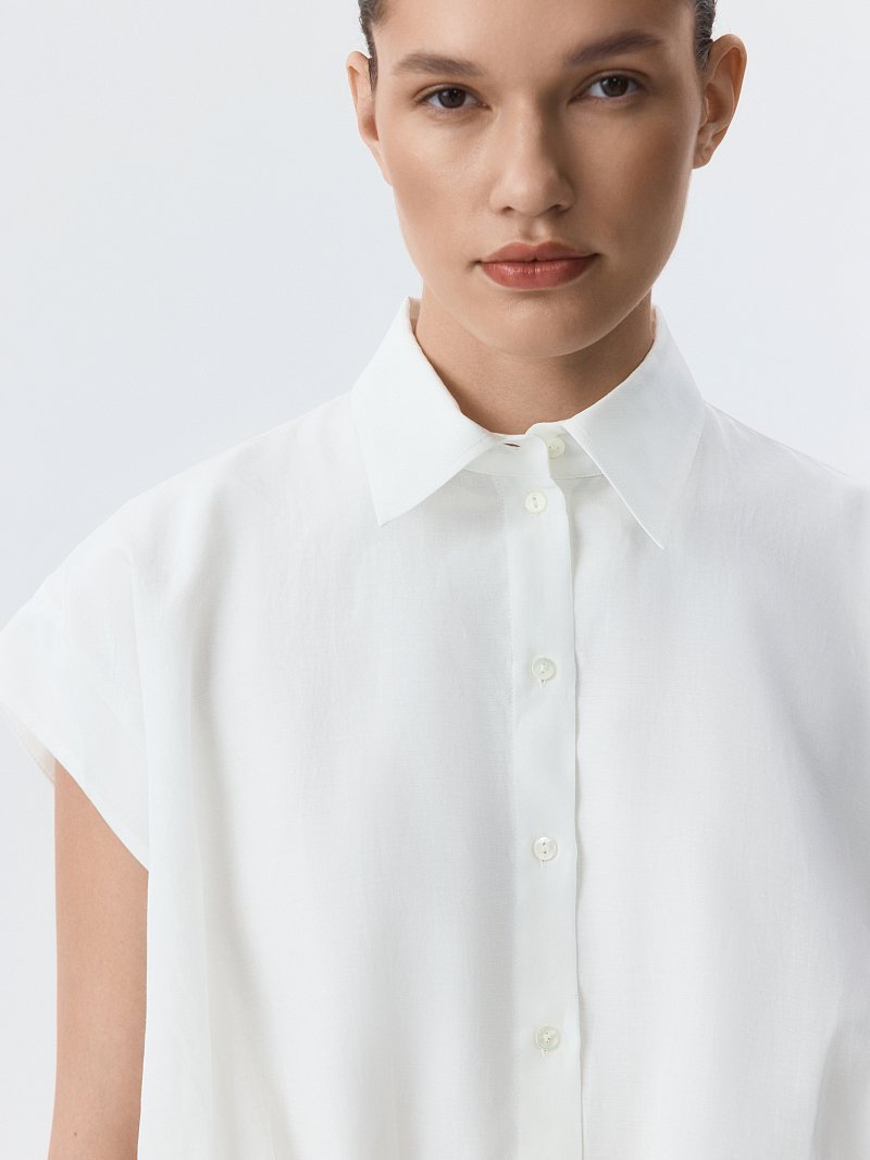 Укороченная блуза без рукавов