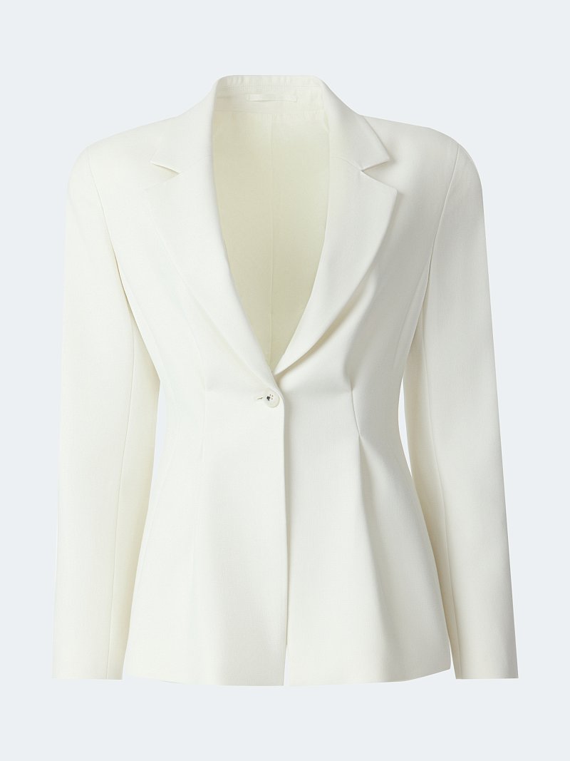 Приталенный жакет с защипами