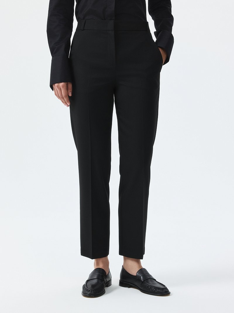 Зауженные брюки с высокой посадкой