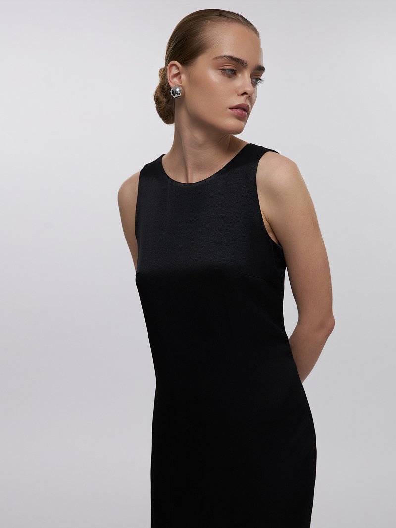 Атласное платье с бахромой