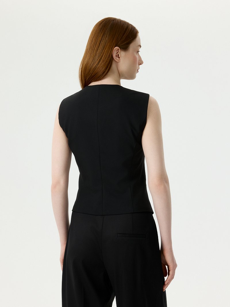 Костюмный жилет