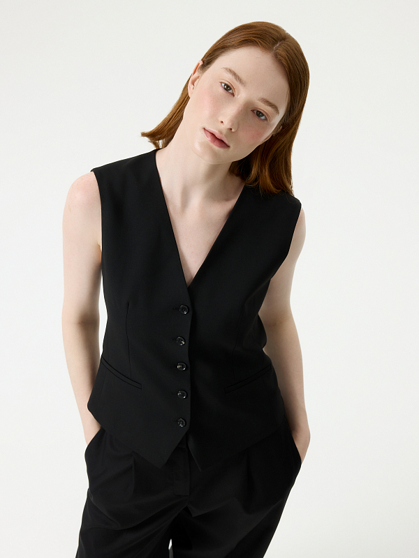 Костюмный жилет