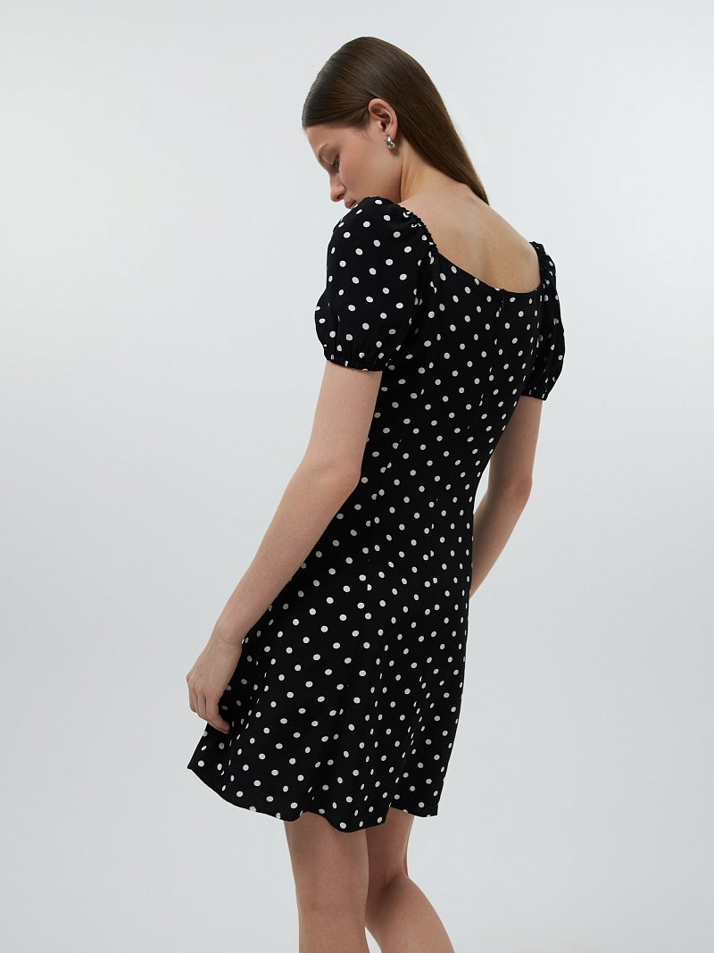 Короткое платье в горох
