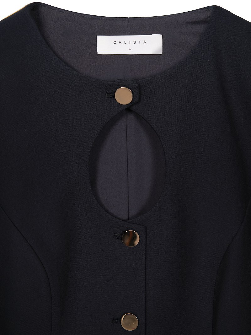 Платье с фигурным вырезом