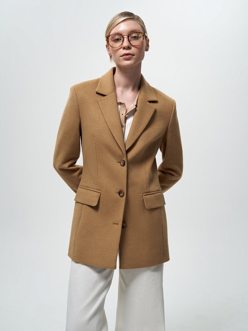 Приталенный жакет из драпа