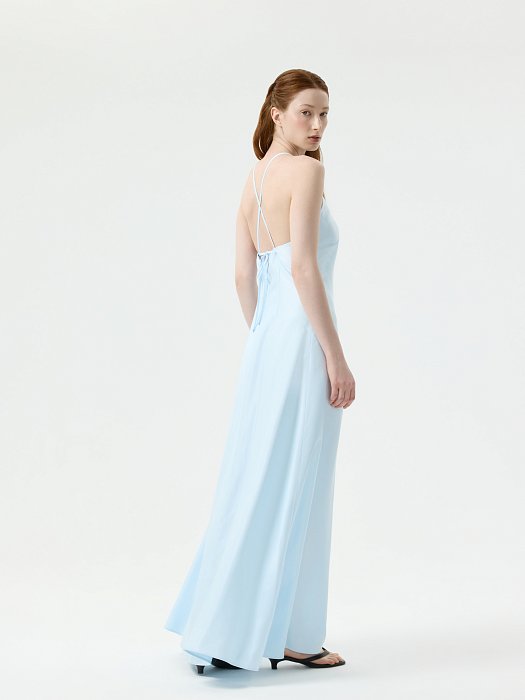 Атласное платье-халтер: фото №3