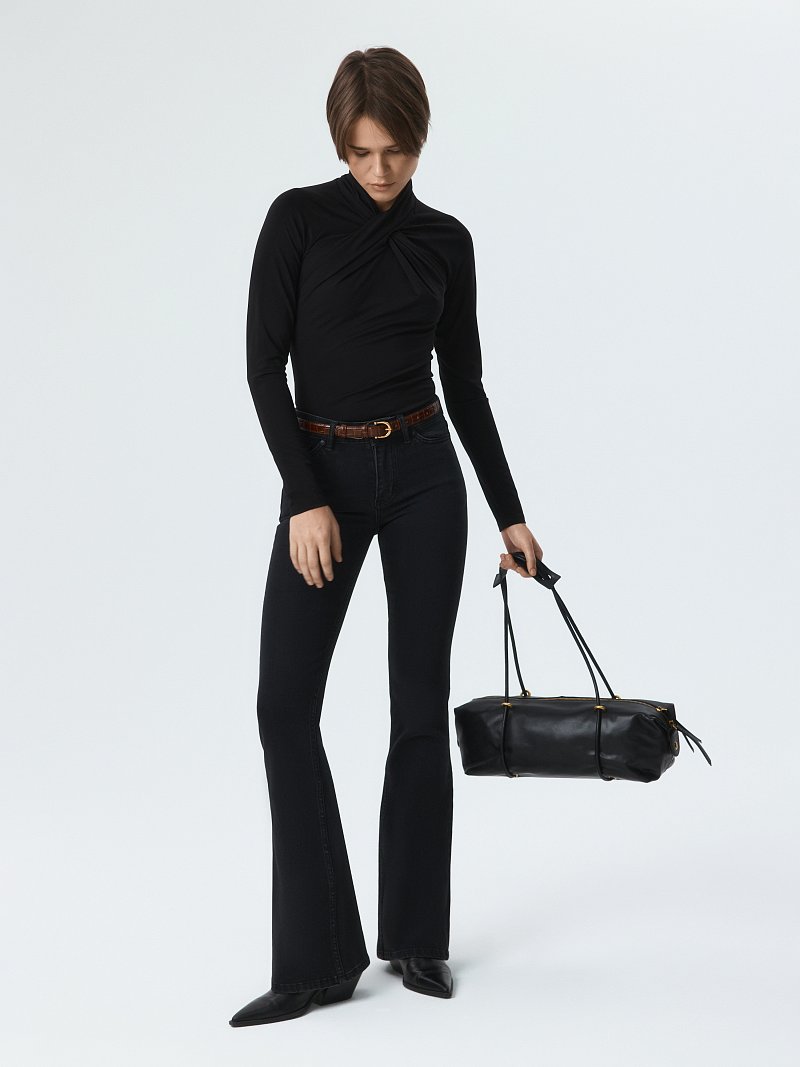 Джинсы-клеш с низкой посадкой