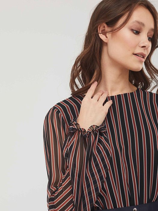 Приталенное платье с воланом: фото №5