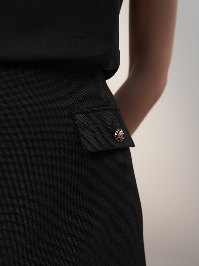 Юбка-мини с тиснеными пуговицами