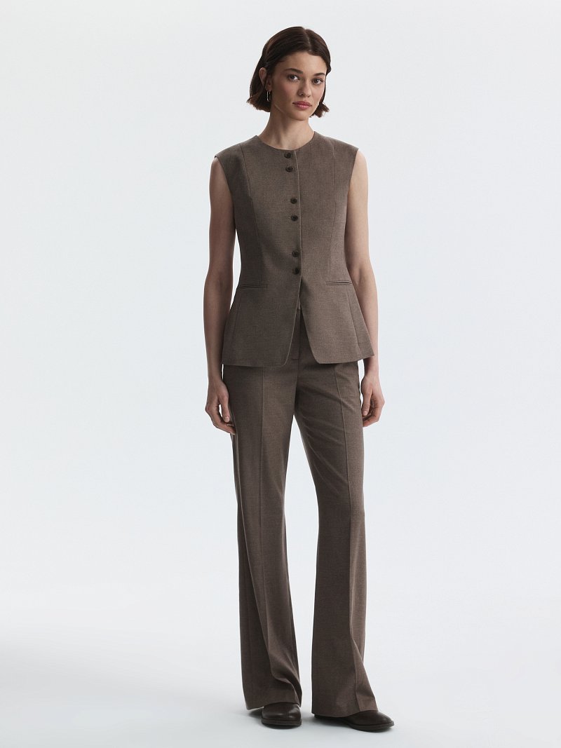 Приталенный костюмный жилет (Р158)