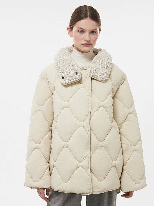 Утепленная куртка с отделкой из овчины: фото №2