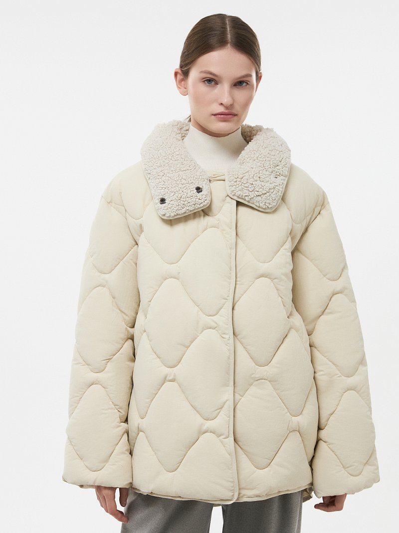 Утепленная куртка с отделкой из овчины