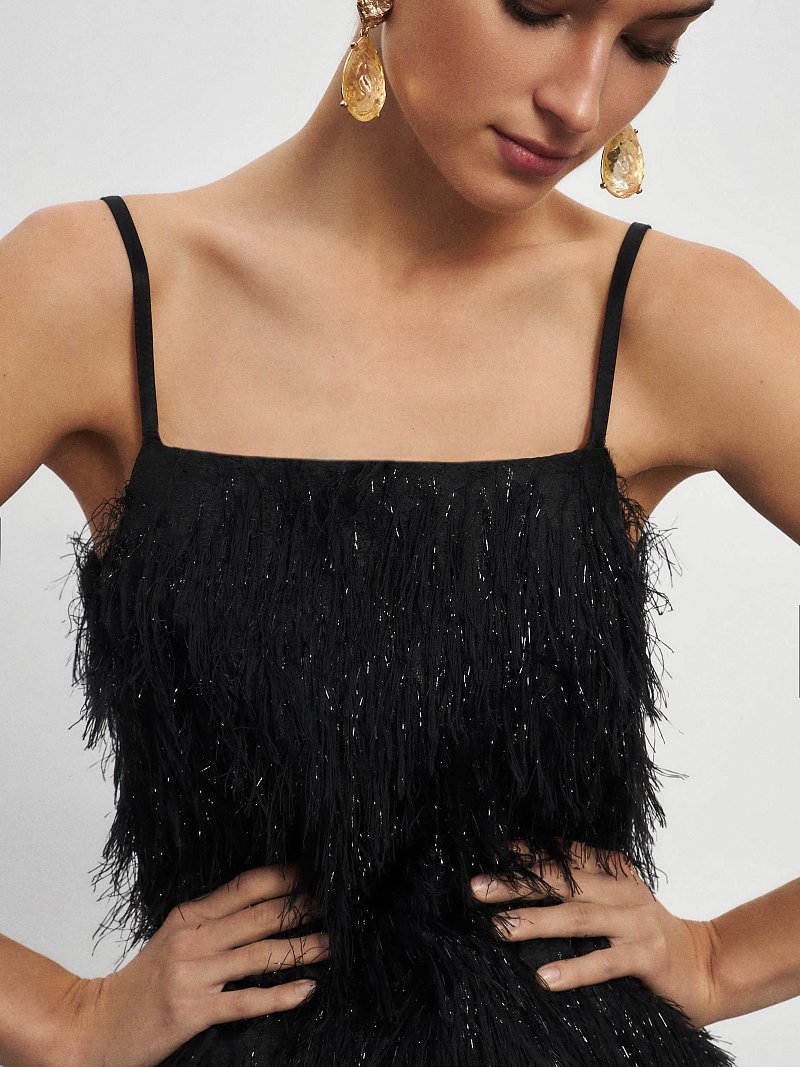 Платье на бретелях из фактурной ткани