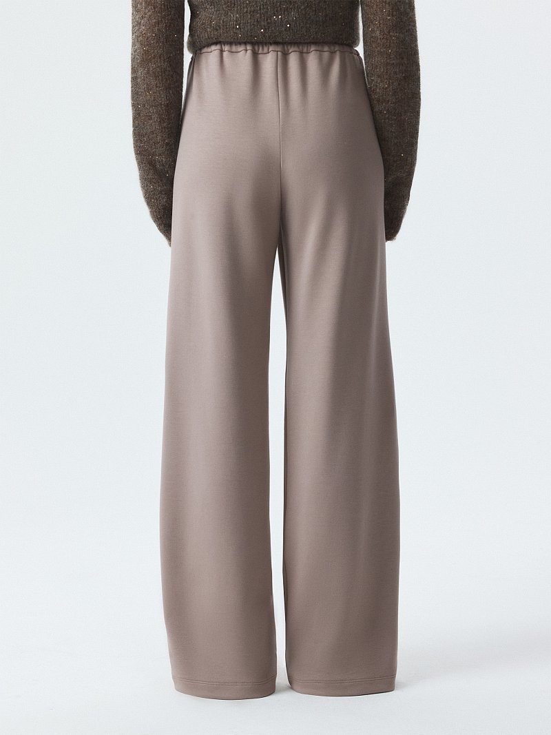 Трикотажные брюки на резинке