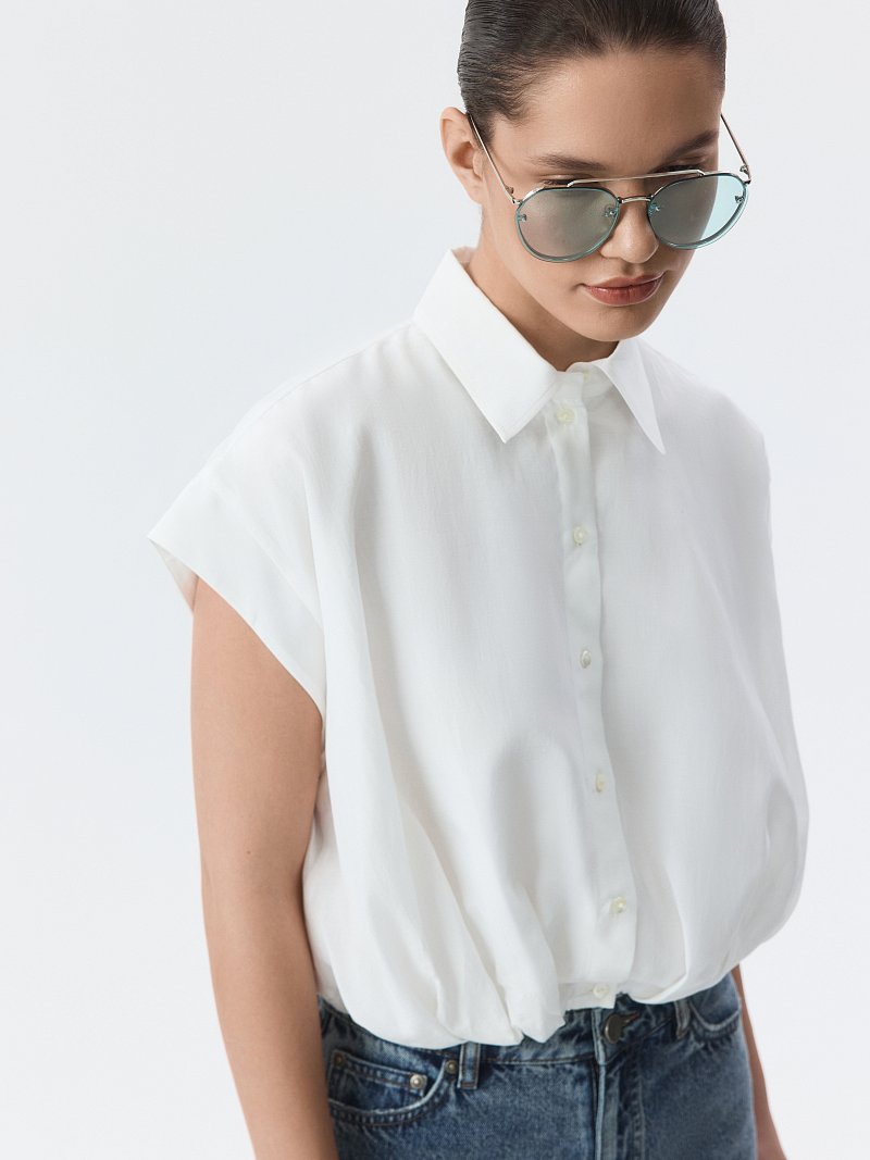 Укороченная блуза без рукавов