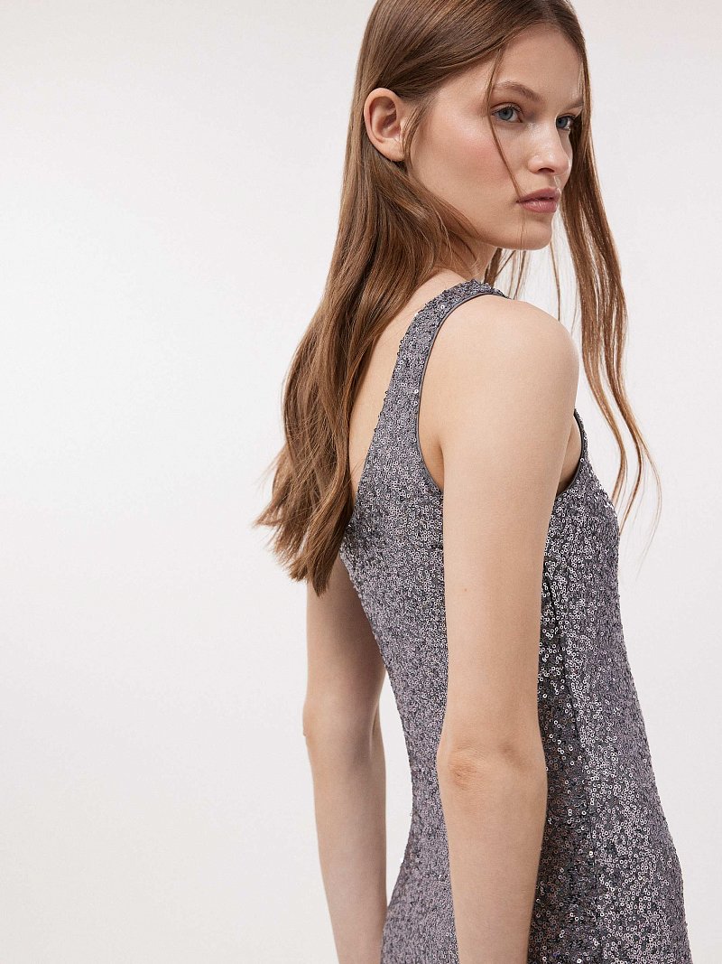 Облегающее платье с пайетками