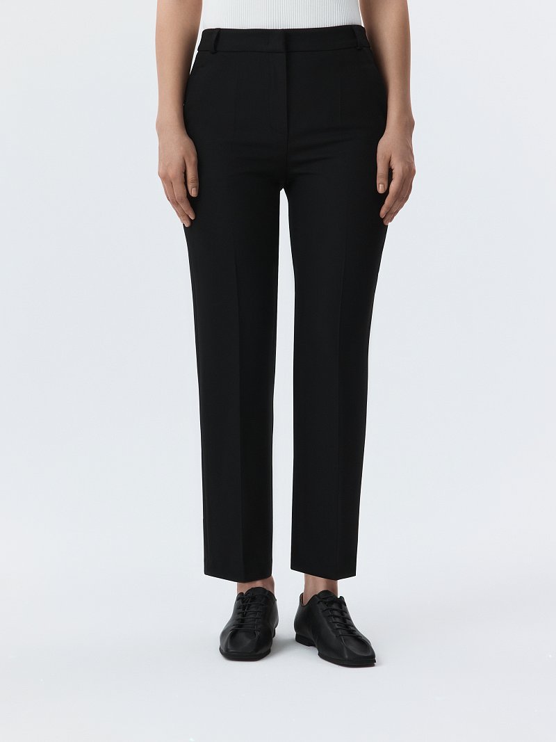 Зауженные брюки со стрелками