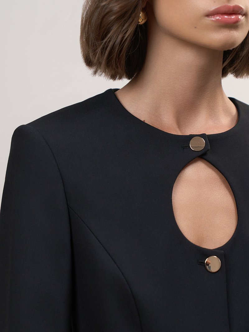 Платье с фигурным вырезом