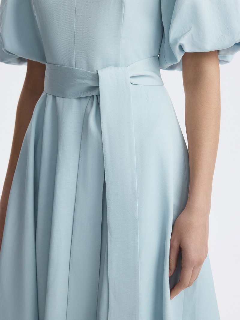 Расклешенное платье со льном