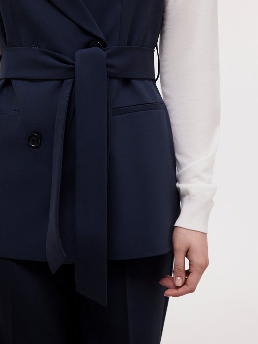 Жилет с поясом: фото №3