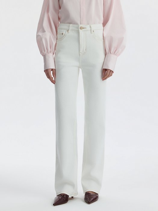 Белые прямые джинсы: фото №3