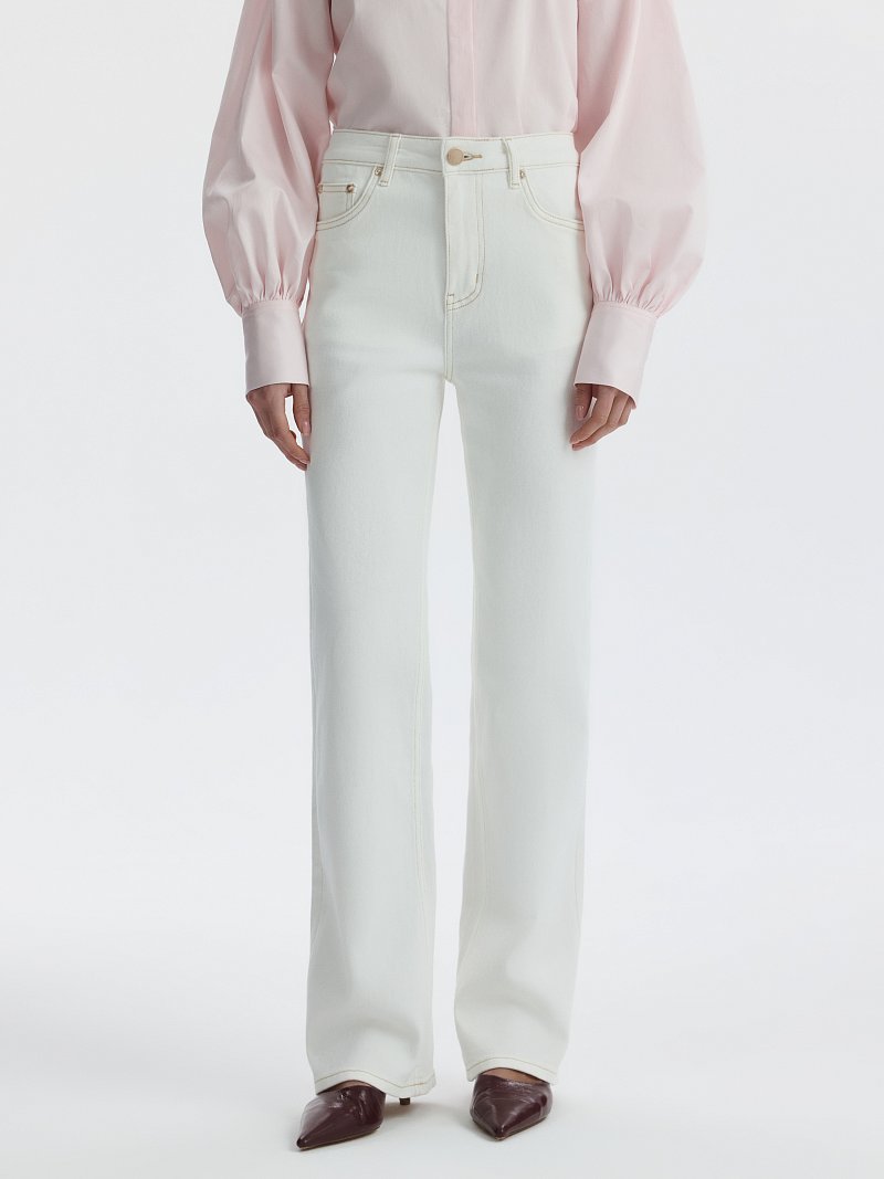 Белые прямые джинсы