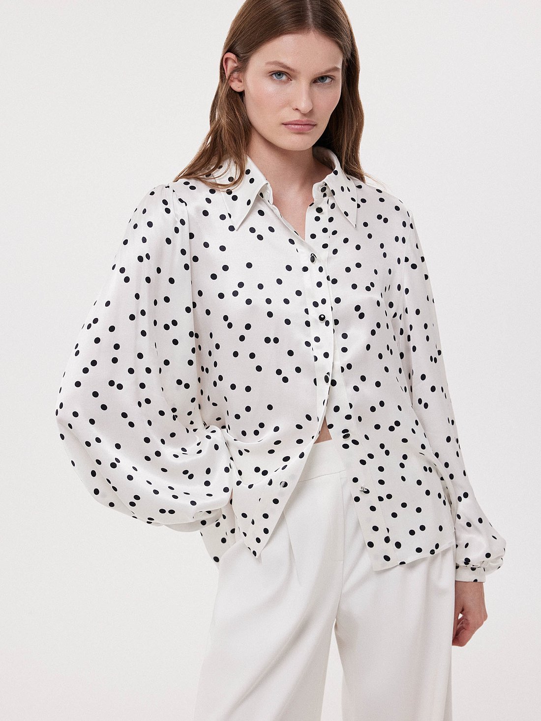 Атласная блуза в горох: фото №1
