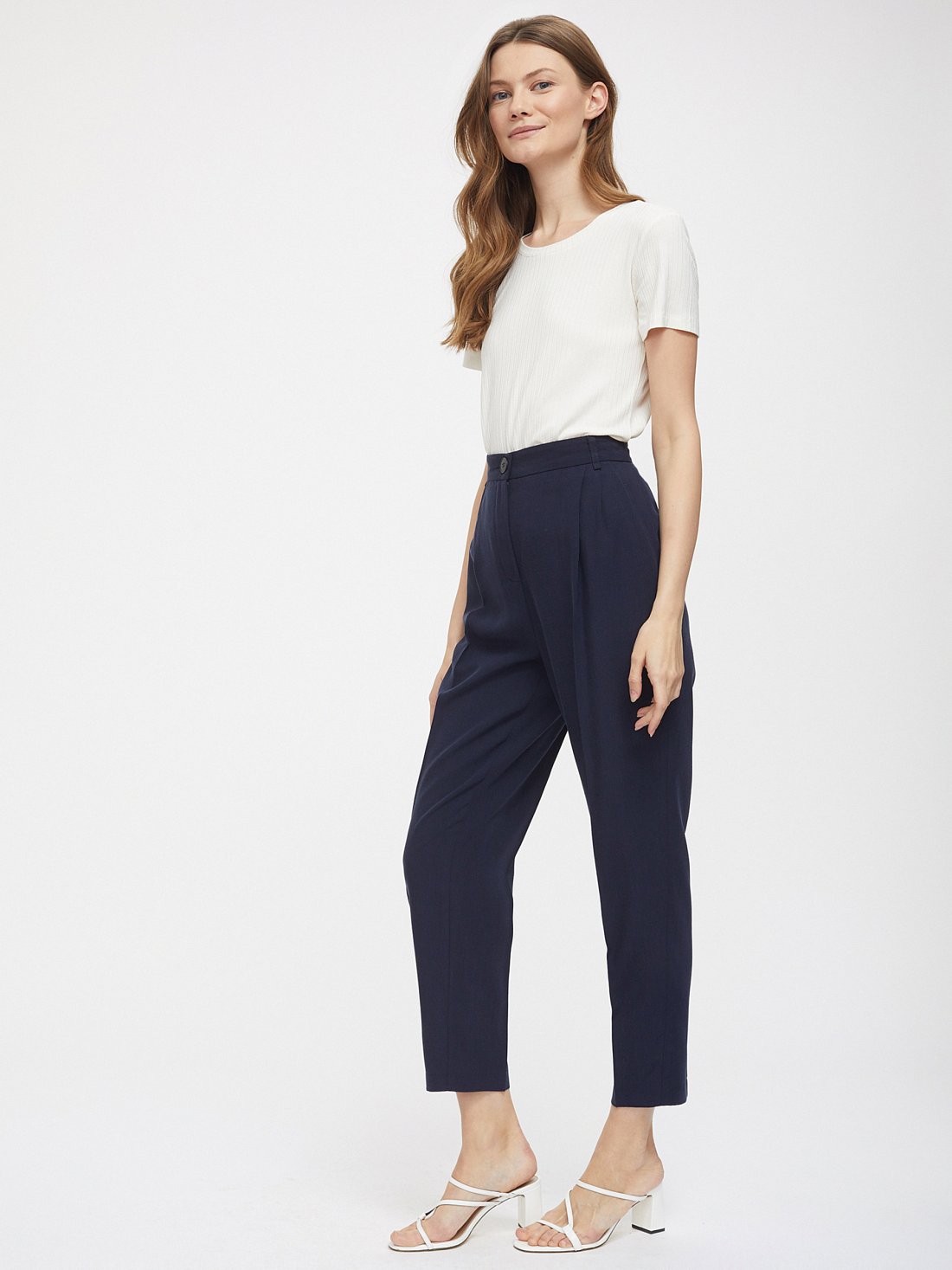 Брюки из тенсела с защипами: фото №1