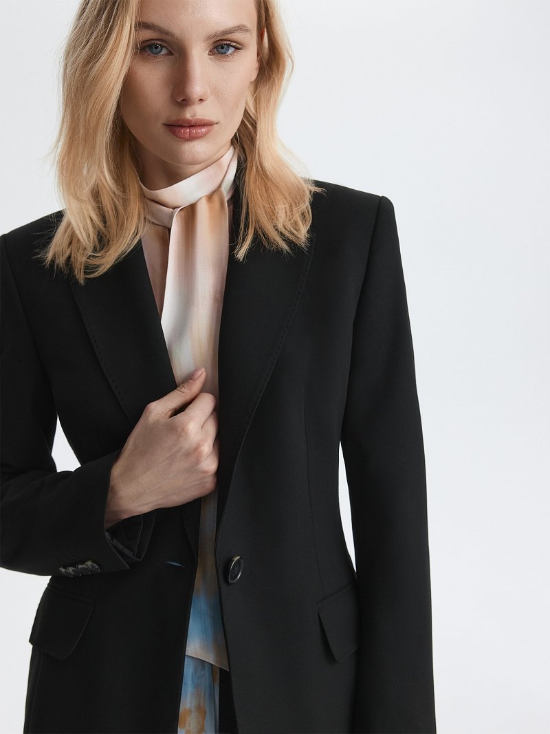 Приталенный жакет на пуговице (Р158)