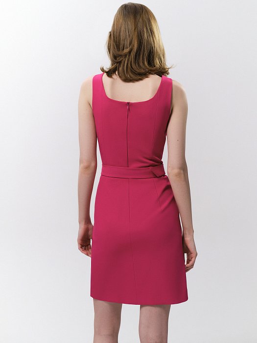 Приталенное платье с поясом: фото №9