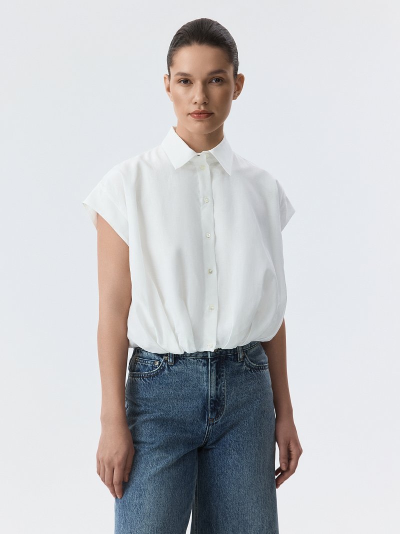 Укороченная блуза без рукавов