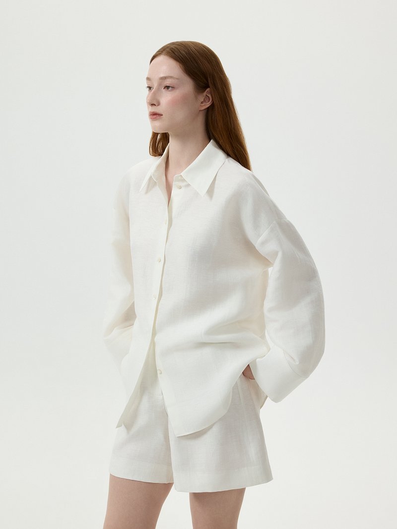 Костюм с рубашкой и шортами