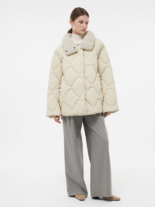 Утепленная куртка с отделкой из овчины: фото №5