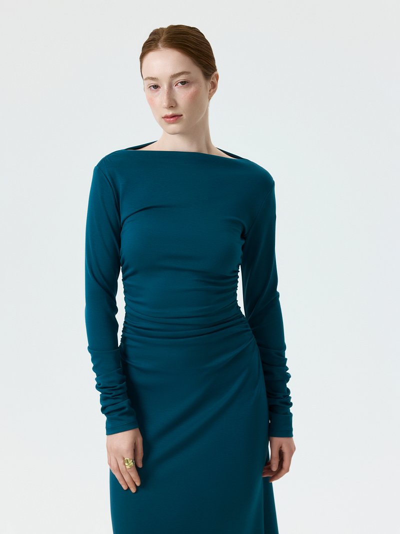 Трикотажное платье с драпировками