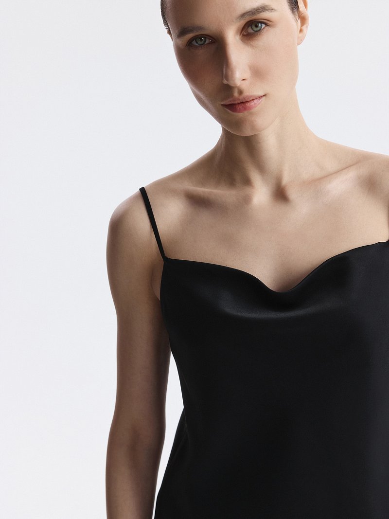 Атласный топ на бретелях