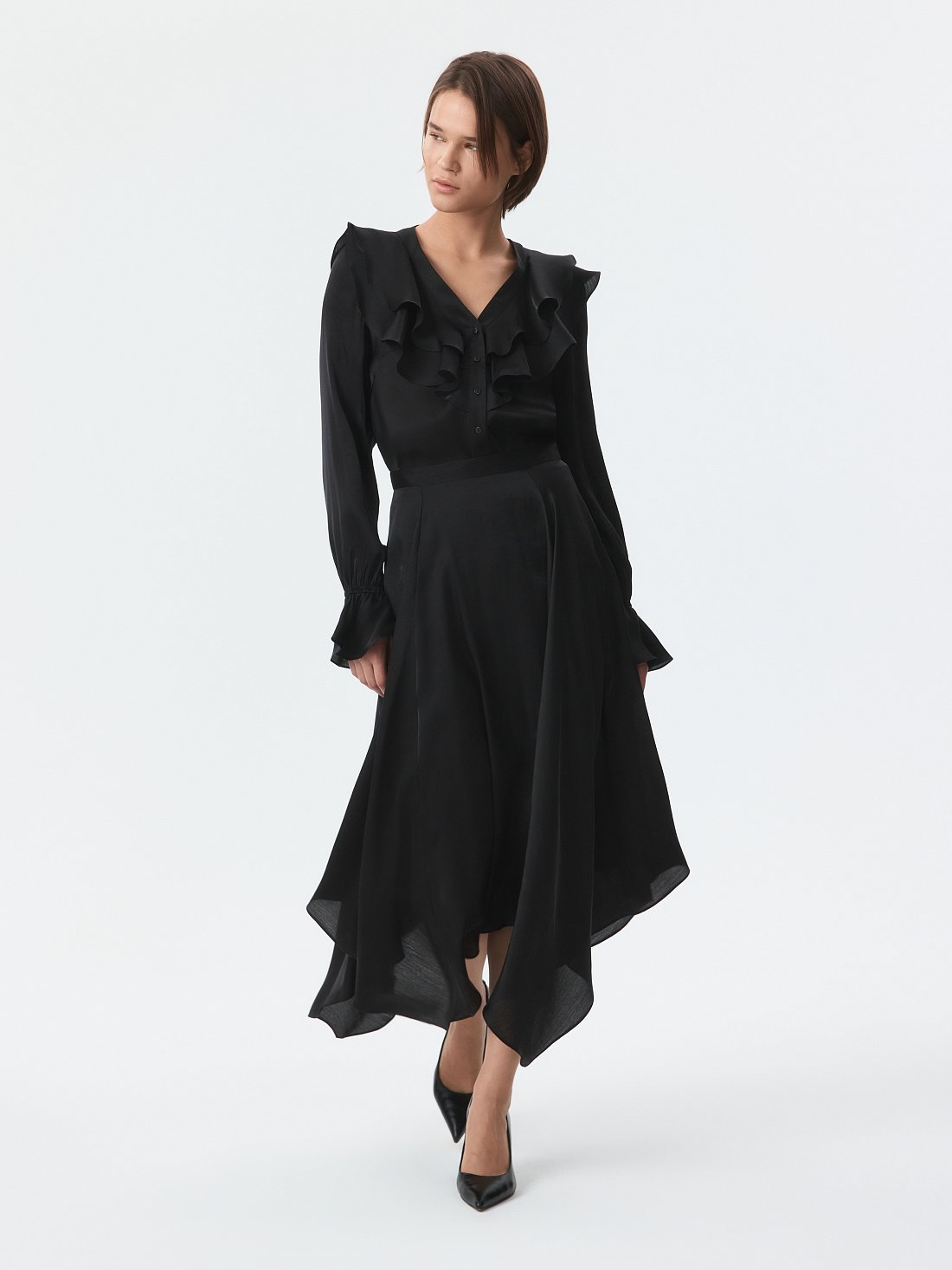 Асимметричная атласная юбка: фото №1