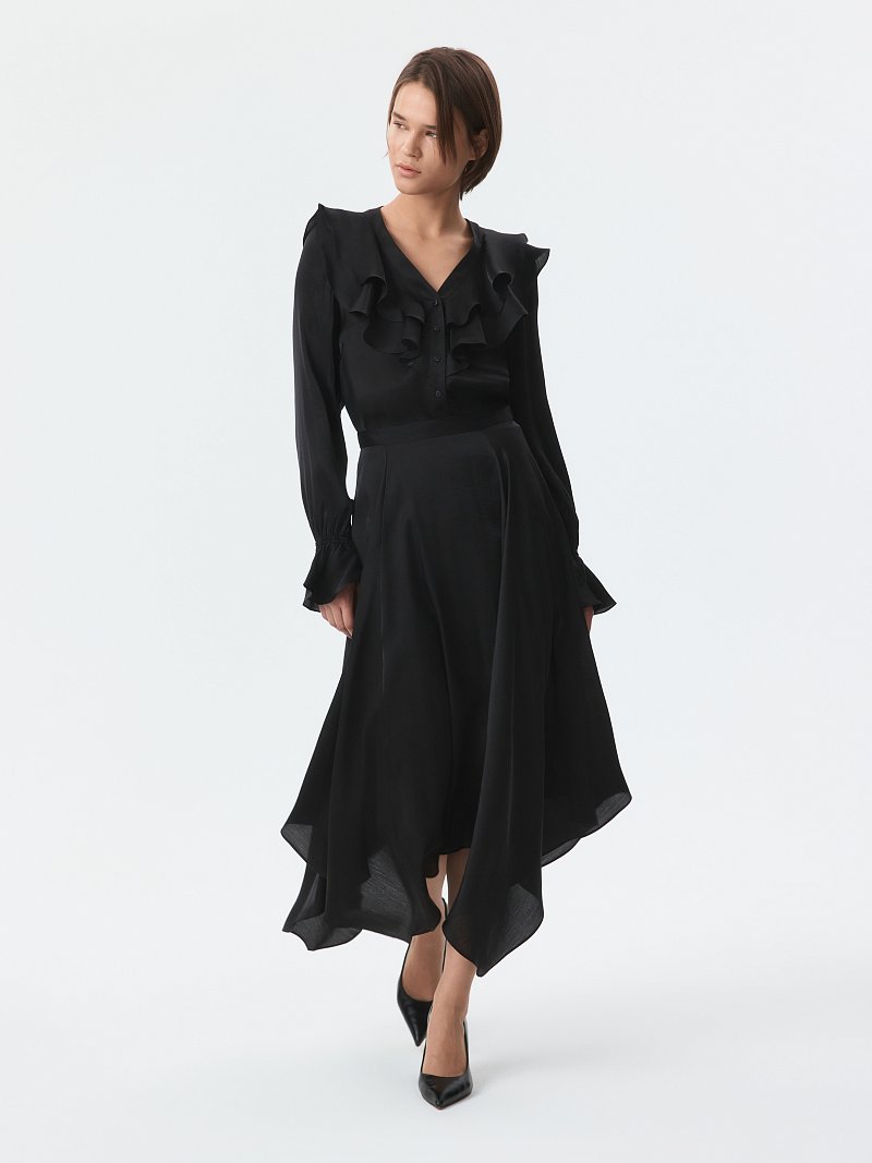 Асимметричная атласная юбка