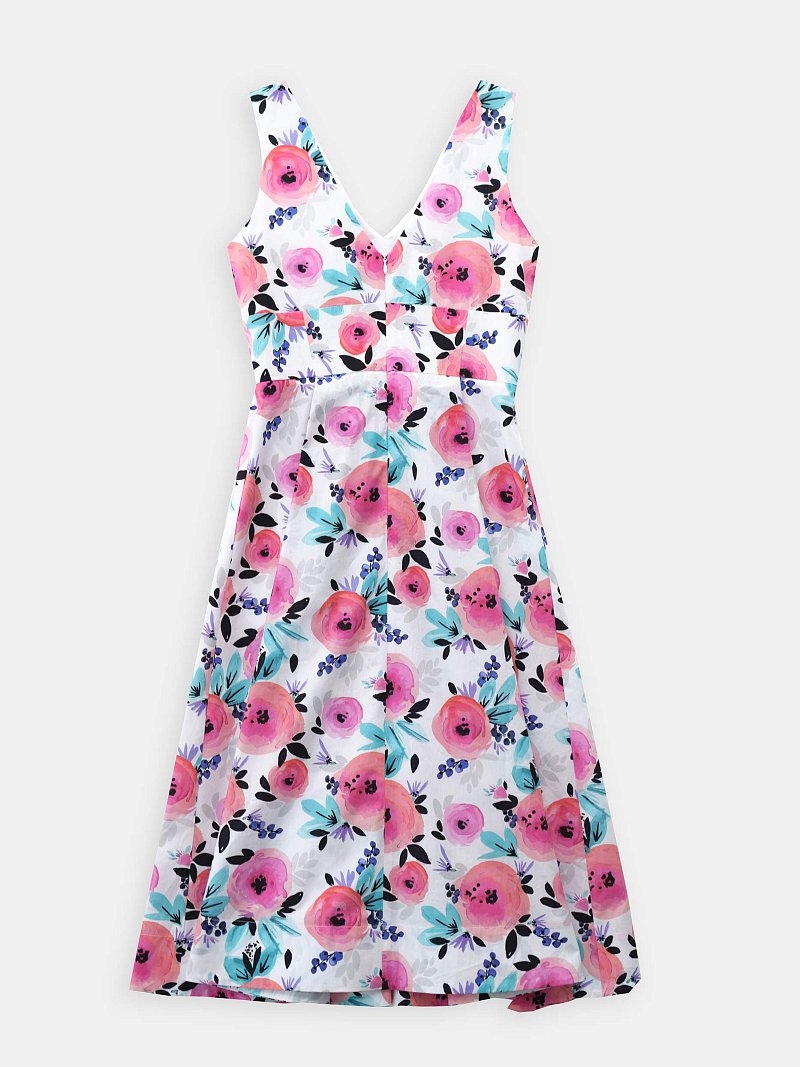 Платье приталенное с V-вырезом