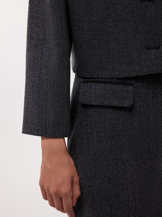 Укороченный жакет со съемными манжетами: фото №5