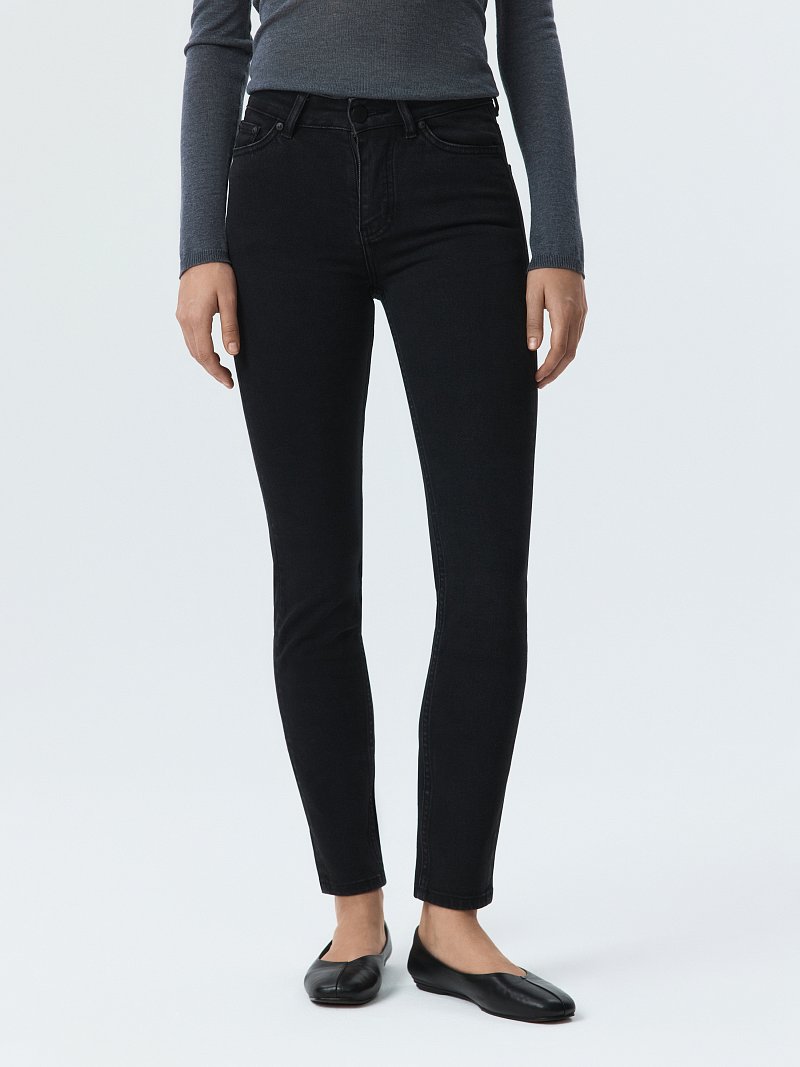 Зауженные джинсы