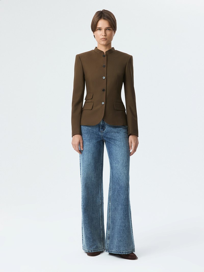 Приталенный жакет со стойкой