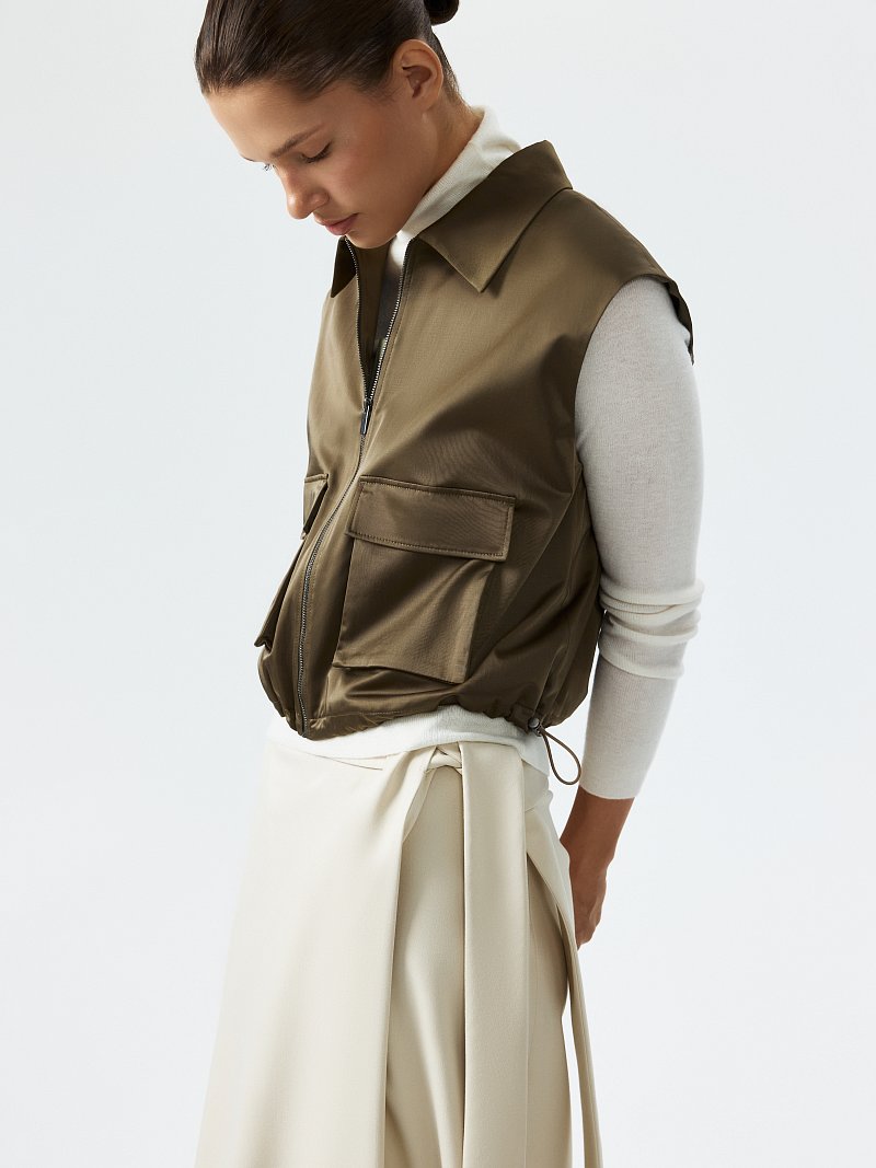 Атласный жилет на молнии