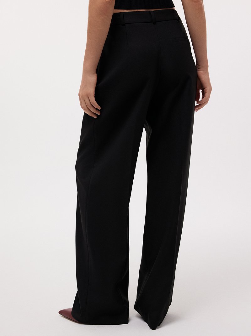 Удлиненные брюки с защипами