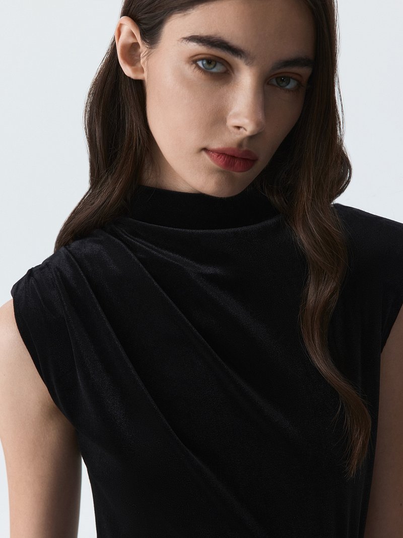 Бархатное платье с драпировками