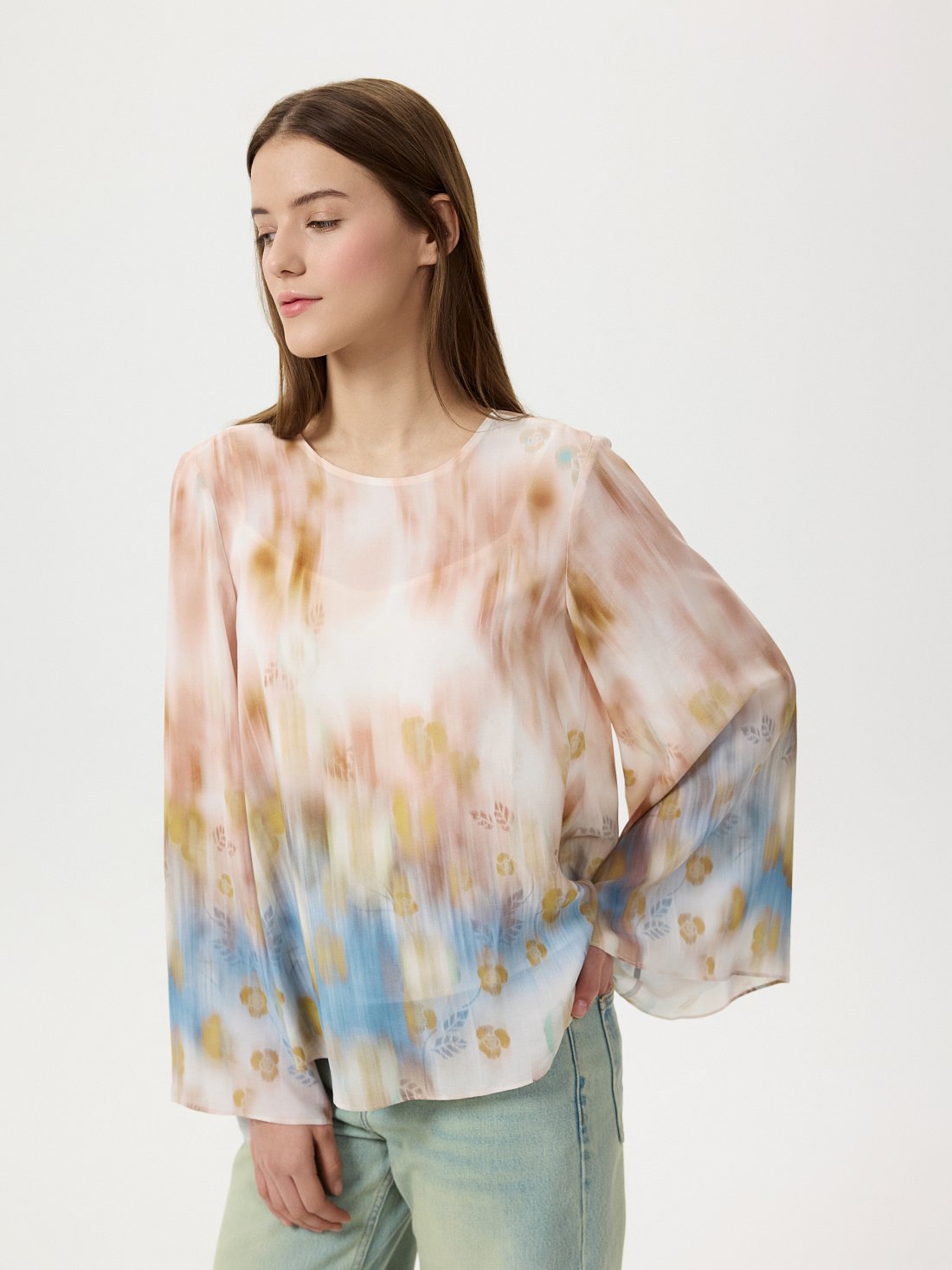 Шифоновая блуза с расклешенными рукавами: фото №1