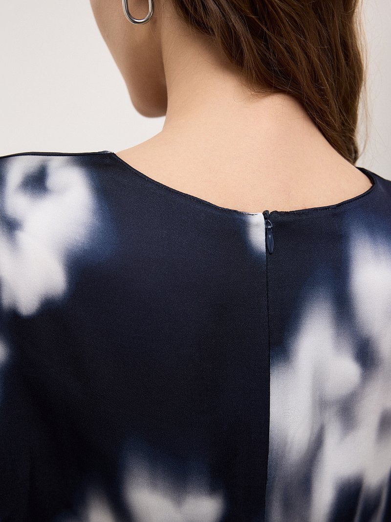 Атласная блуза с короткими рукавами