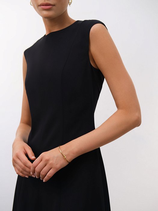 Приталенное платье с разрезом: фото №3