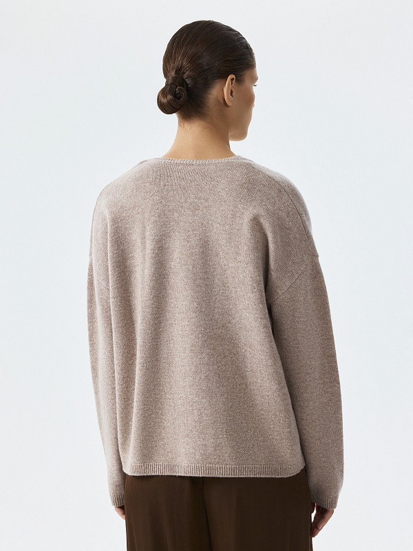 Шерстяной джемпер с вырезом